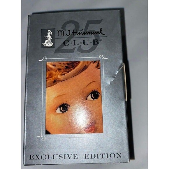 Vintage M.J. Hummel Club 25th Anniversary  "Puppet Princess" Exclusive Edition - Picture 8 of 10